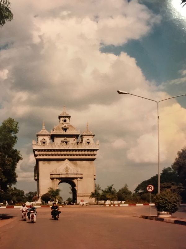 ラオス人民民主共和国・ヴィエンチャン「ラオスの首都はタイの田舎だった」の写真