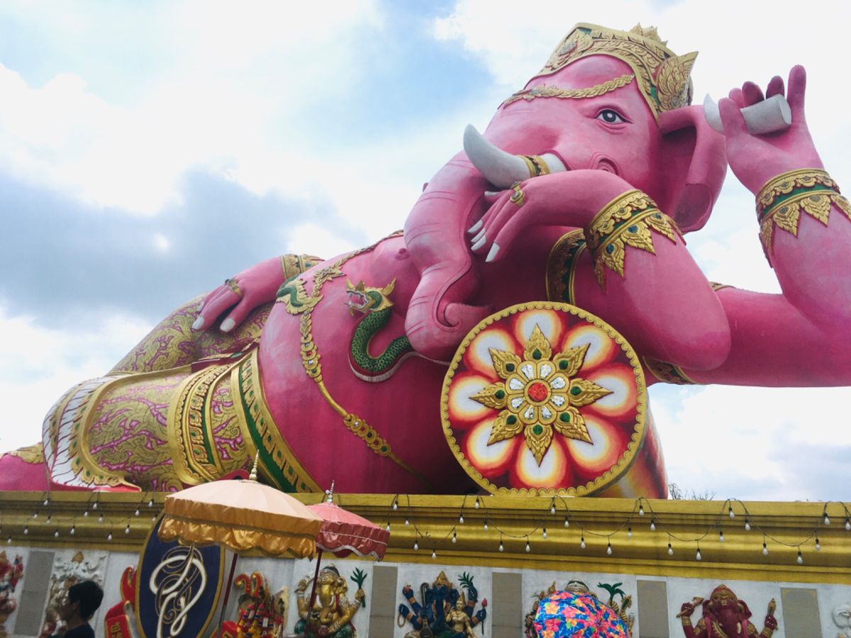 チェチューンサオ(ピンクのガネーシャ)
とThe Deckからみるサンセッ...