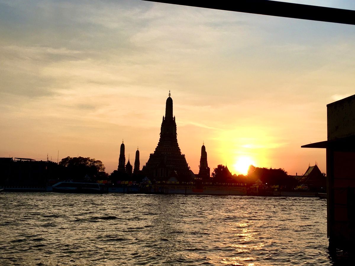 チェチューンサオ(ピンクのガネーシャ)
とThe Deckからみるサンセッ...