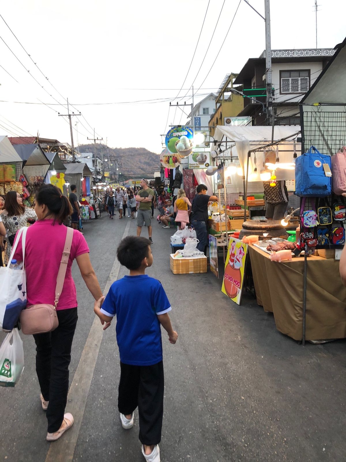 カオタキアップ寺院、ホアヒンナイトマーケット