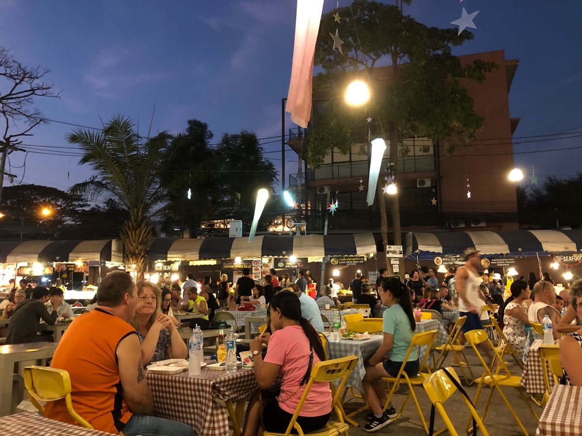 タマリンドマーケットで夕食
BBQポークリブが美味しかった❗️