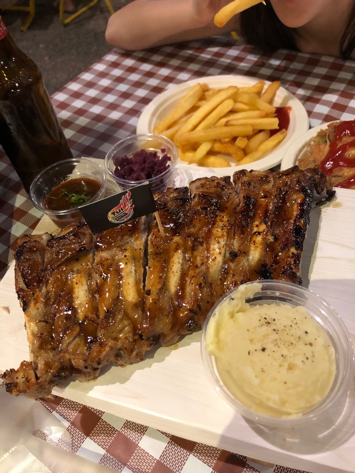 タマリンドマーケットで夕食
BBQポークリブが美味しかった❗️