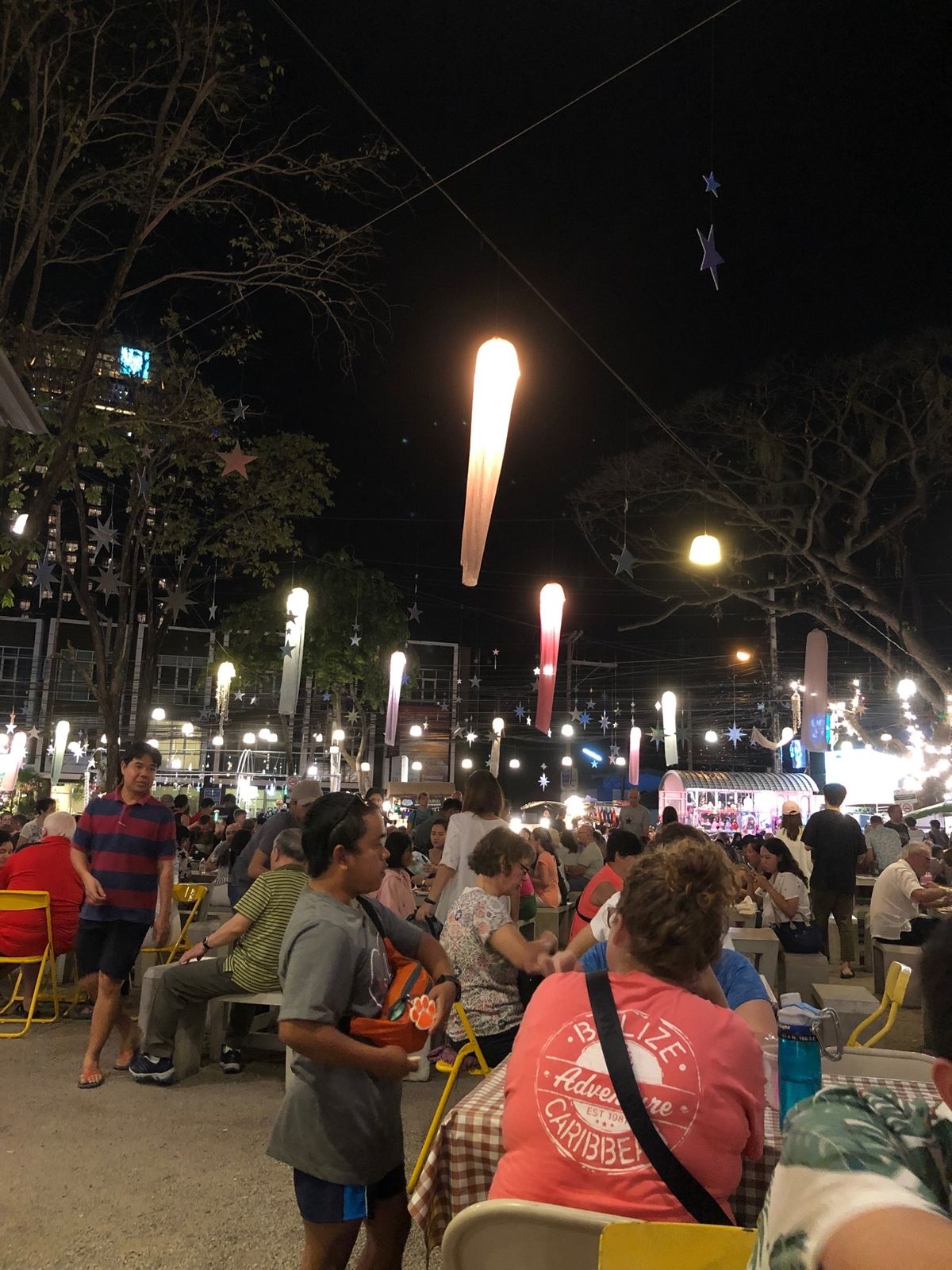 タマリンドマーケットで夕食
BBQポークリブが美味しかった❗️