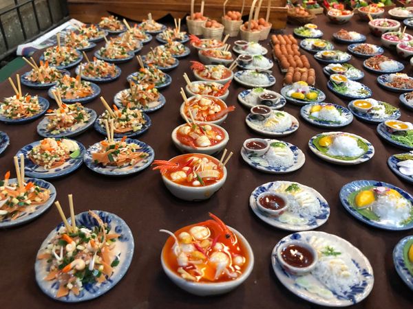 タイ・バンコク「メークロン市場〜バンコク」の写真：チャットチャックマーケット。
早目の時間...