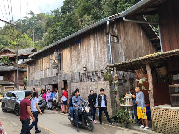 タイ・バンコク、チェンマイ「2018〜2019 バンコク、チェンマイ」の写真：メーカンポン村
カオソーイ屋さんでランチ...