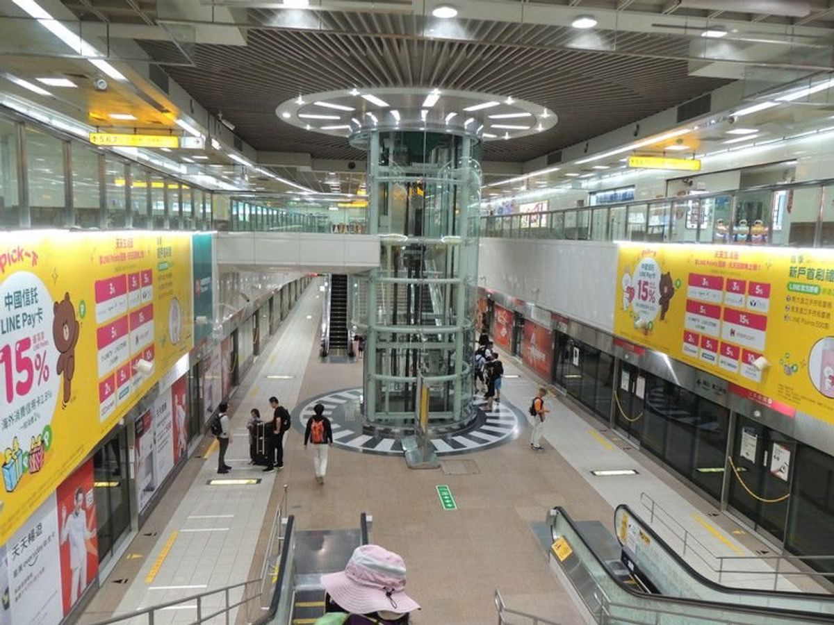 高雄捷運三多商圈站 