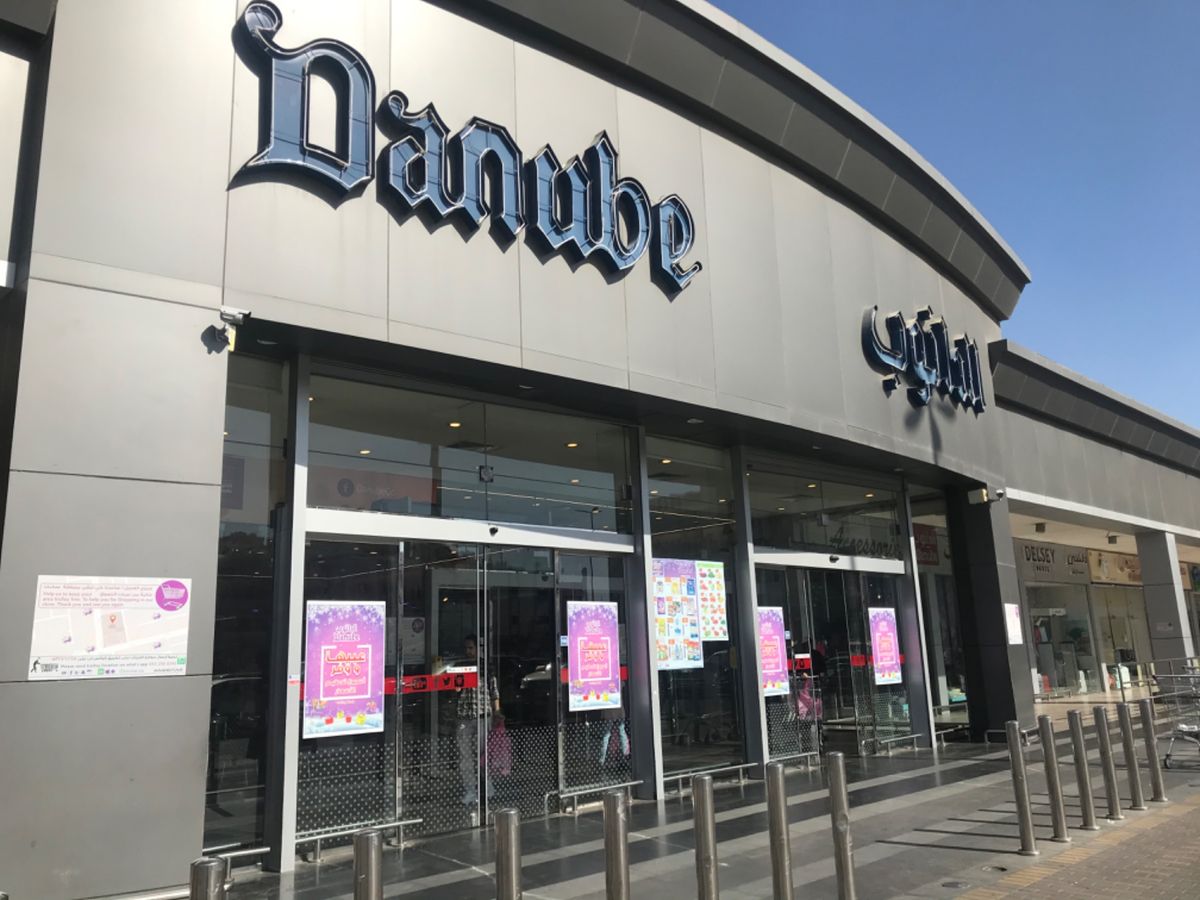 アバヤを探して街中のスーパーを探索。
でもスーパーには売っていませんでした...