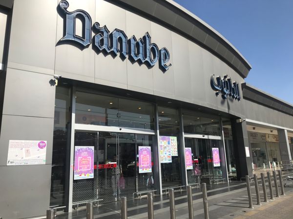 サウジアラビア・ジェッダ「サウジアラビア🇸🇦 ジェッダ→リヤド」の写真：アバヤを探して街中のスーパーを探索。
で...