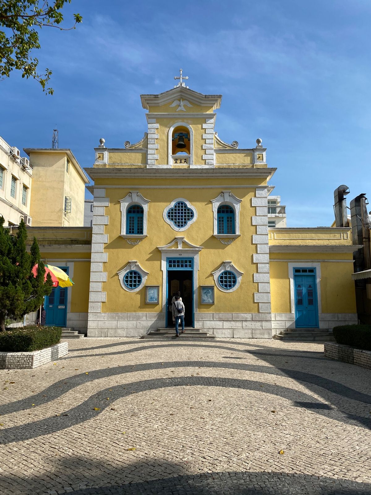 聖フランシスコ・ザビエル教会へ
街の至る所にアートがあって、それを見ると、...