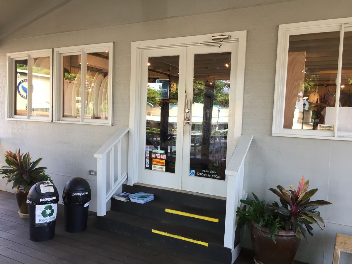ハレイワではいつも寄るお店が二つあります。どちらもワイキキからもっと近い店...