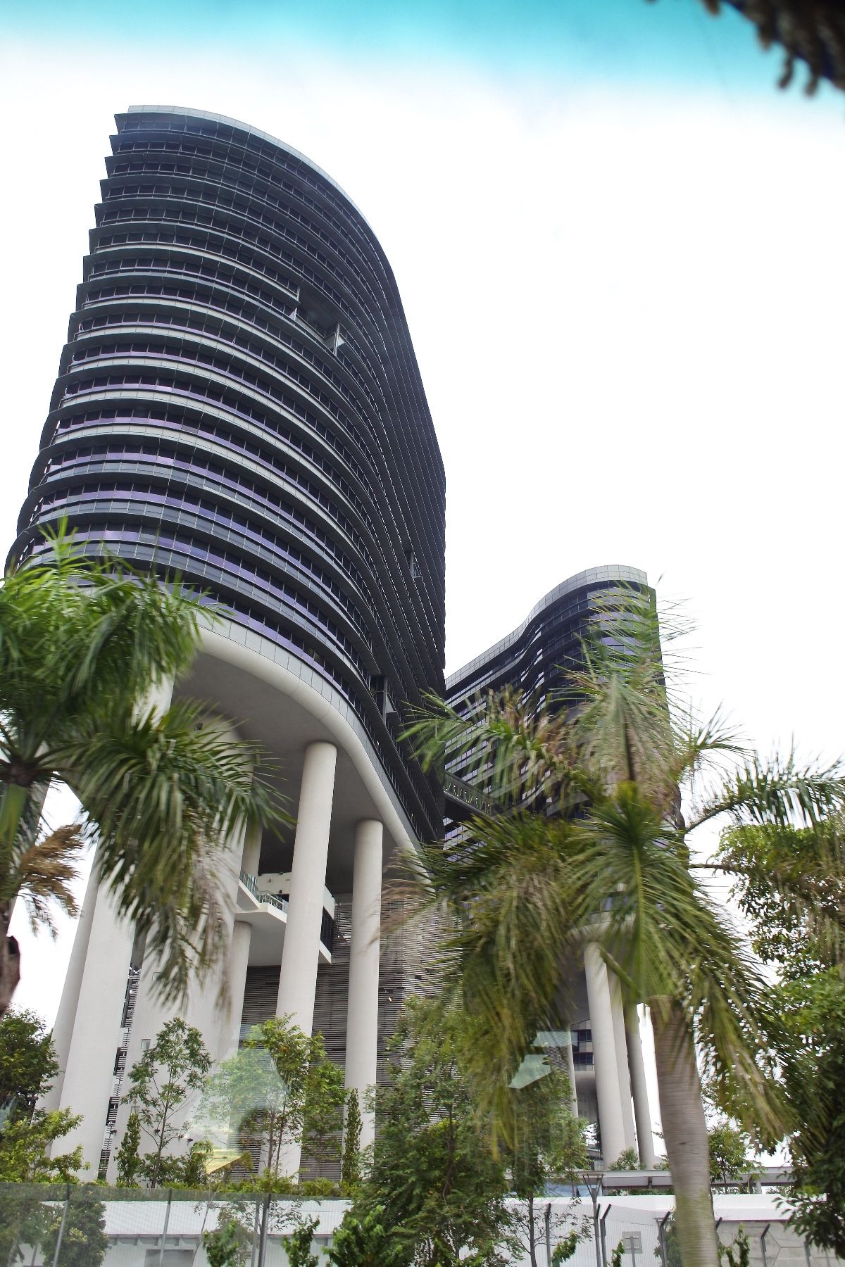 7日の深夜に日本を出て、8日早朝マレーシア着。空港から1時間程度でプトラジ...