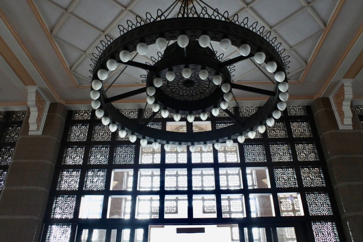 プトラモスクは非常に美しくてよかったです。入るにはローブみたいなの着るので...