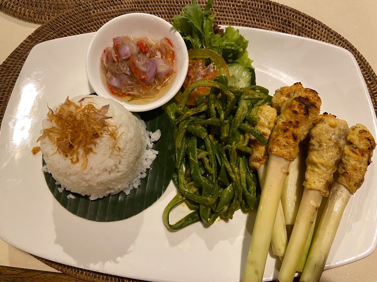 サテ食べまくりww
4枚目が一番美味しかったなー。