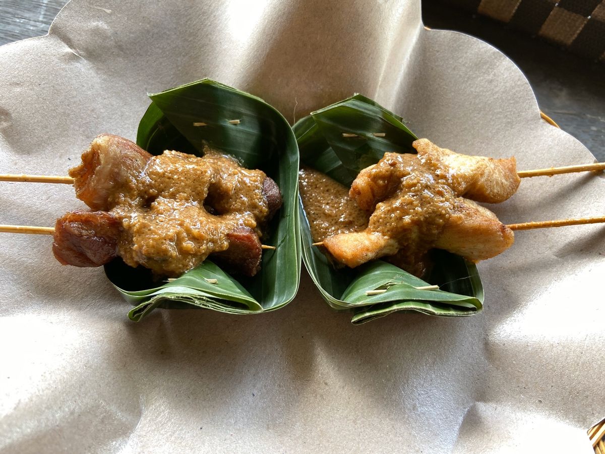 サテ食べまくりww
4枚目が一番美味しかったなー。