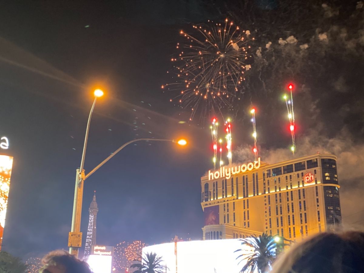 年越し人多すぎて周りにいる人たちは危ない奴らだと勝手に決めつける。年越しイ...