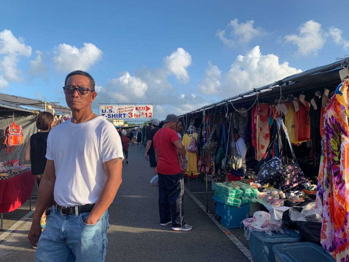 朝市に行った
街中のビーチがきれいで驚いた