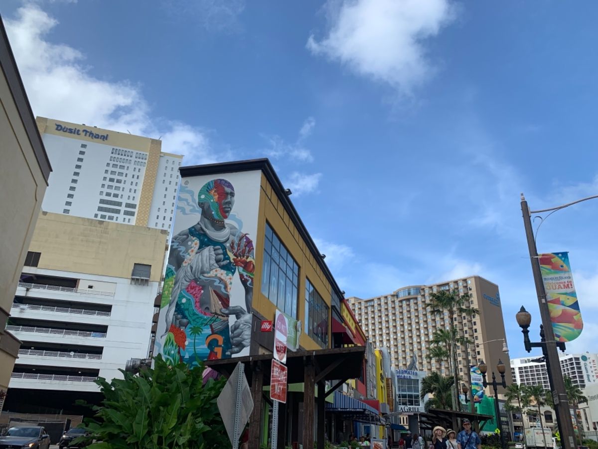 朝市に行った
街中のビーチがきれいで驚いた