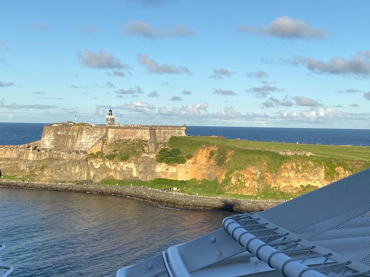 サンファンでは港に降りてすぐのところにお土産屋さんやスーパーもあったので、...