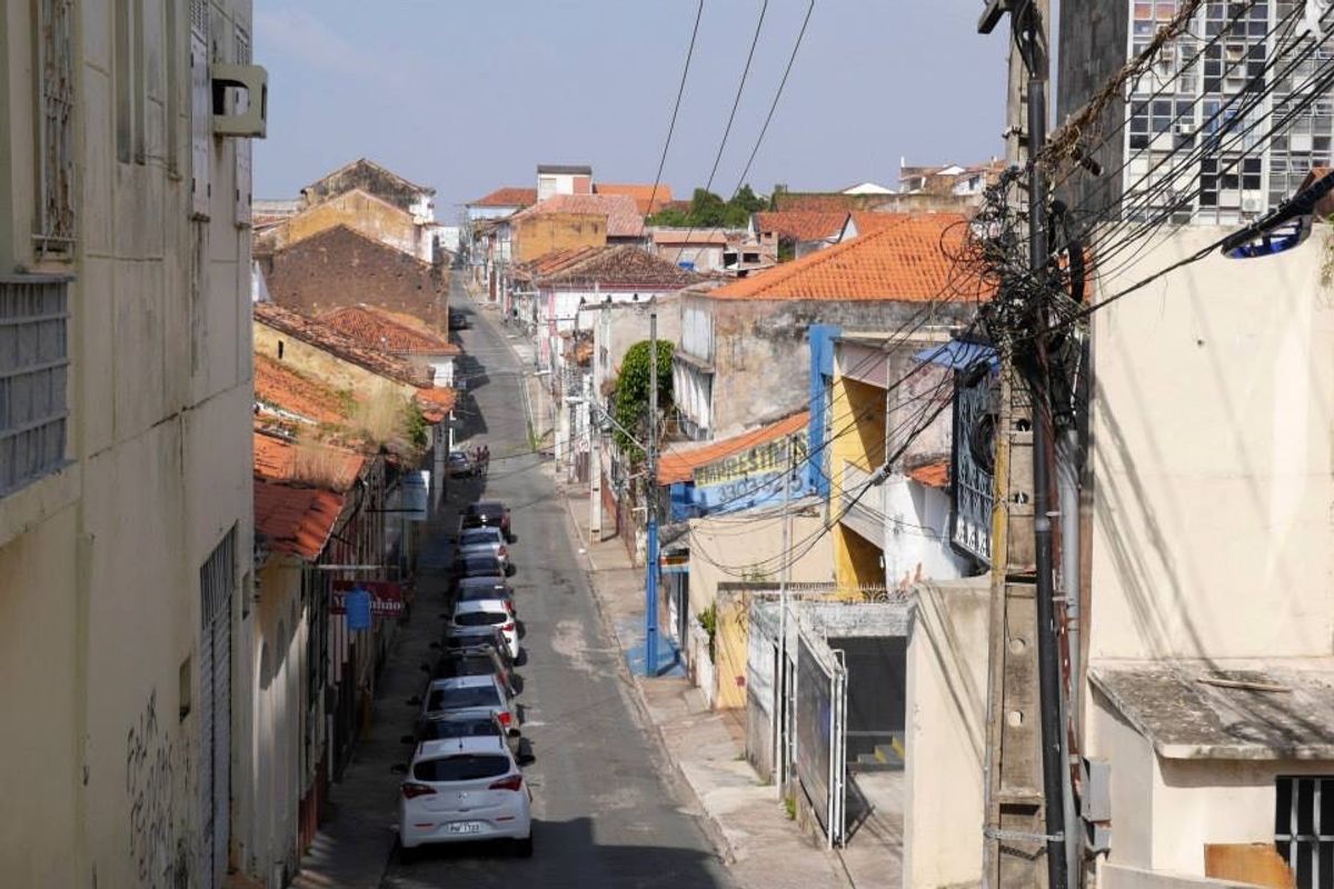 ブラジル北部のサンルイス。
中心地がゴーストタウンすぎて、昼間でもめちゃく...