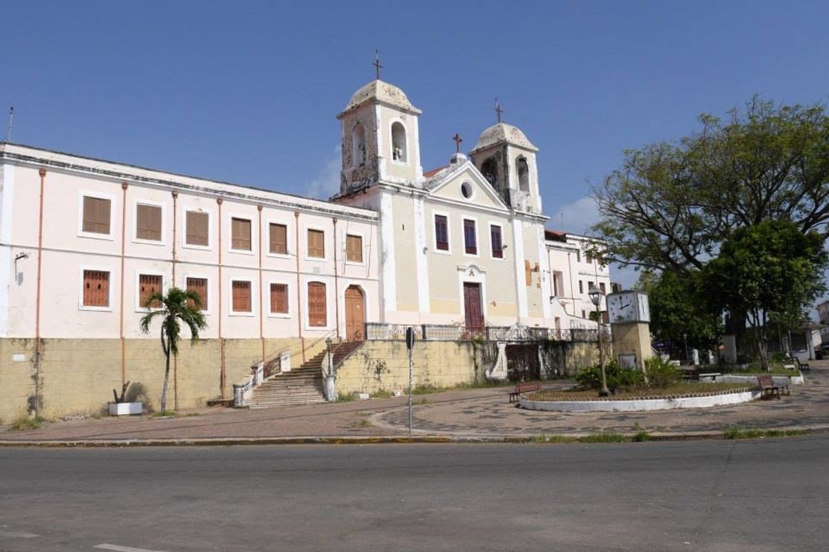 ブラジル北部のサンルイス。
中心地がゴーストタウンすぎて、昼間でもめちゃく...