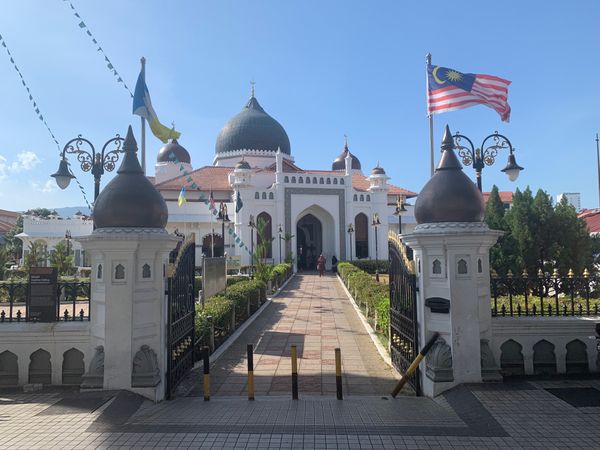 マレーシア「ペナン島ジョージタウンの寺院・モスク巡り」の写真：カピタンクリンモスク！
