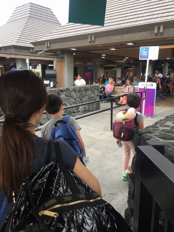 アメリカ(米国)・マウナケア「2018 大好きbigisland❤️ ハワイ島家族旅行」の写真：オープンエアな空港✈️  エリソンオニヅ...