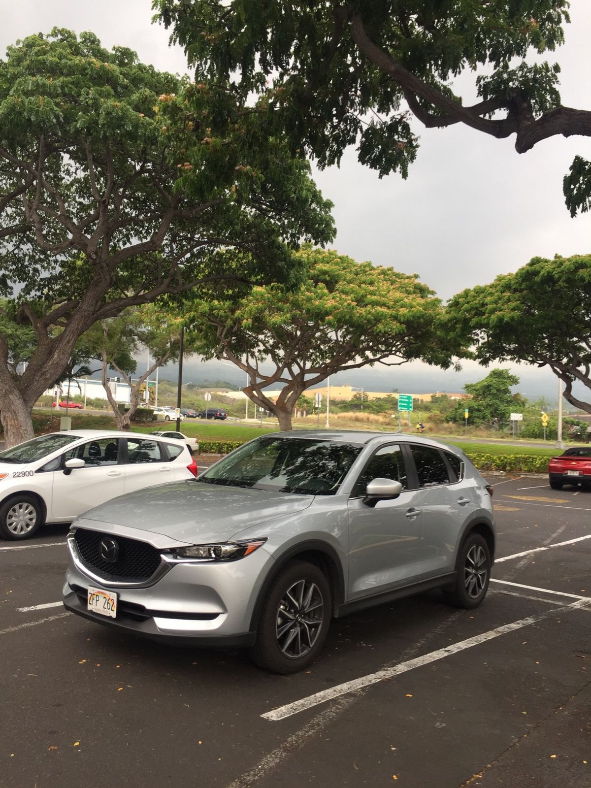 オープンエアな空港✈️  エリソンオニヅカコナ国際空港。   飛行機を降り...