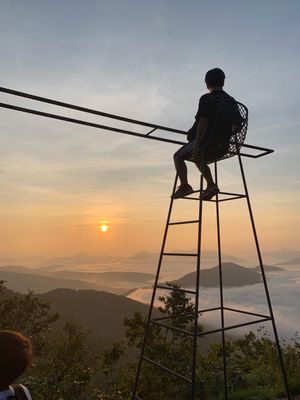朝5時前にロープウェイで雲海テラスへ！
最高のコンディションでの雲海発生に...