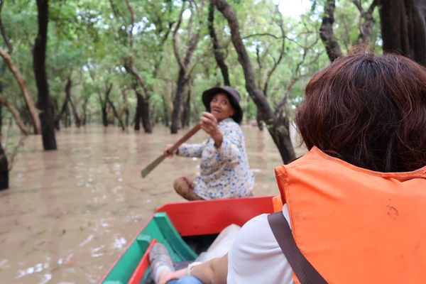 カンボジア・アンコールワット 、シェムリアップ「5歳娘と旦那とカンボジア」の写真:トンレサップ湖でマングローブ林をクルーズ...