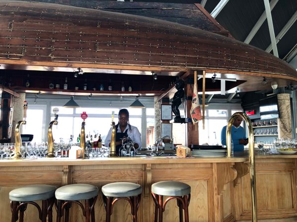 南アフリカ・ケープタウン「ペンギン調査に参加！」の写真：Den Anker

チーム員と合流の日...