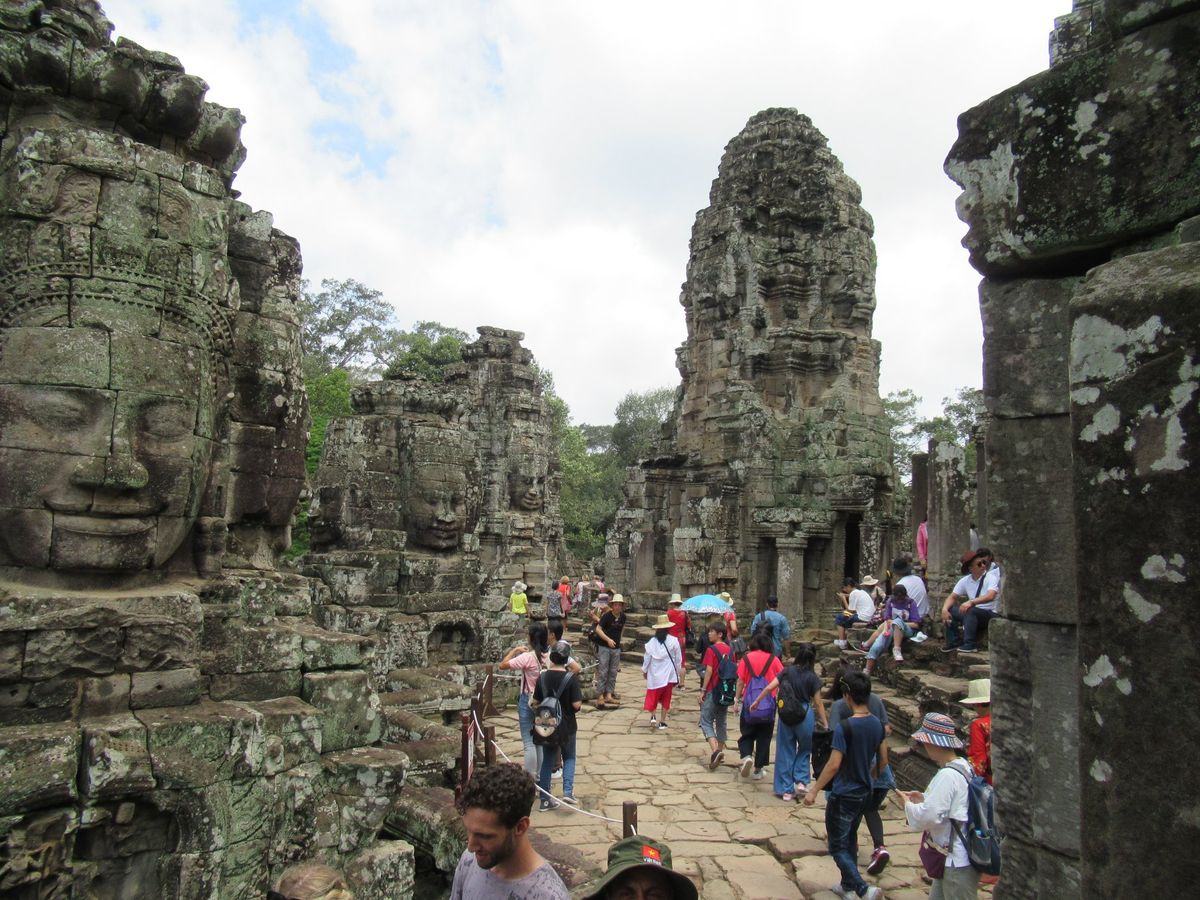 バイヨン。この大きな顔は迫力満点！
