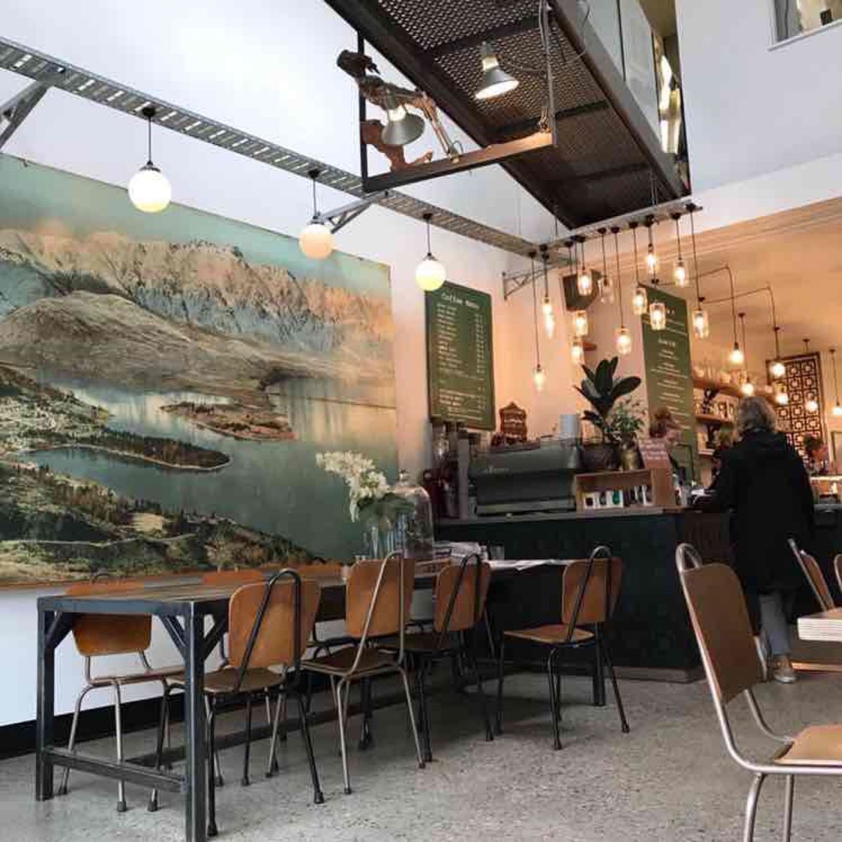 スキッパーズキャニオンツアーのあとは、キーウィバードライフパークやワカティ...