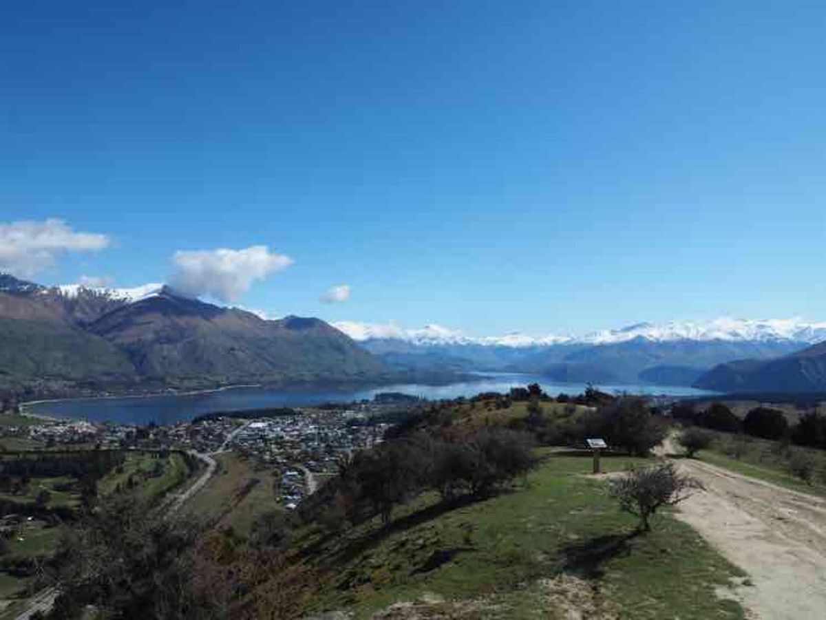 クイーズタウンからクラウン山脈を越えるクラウン・レンジ・ロードからカードロ...