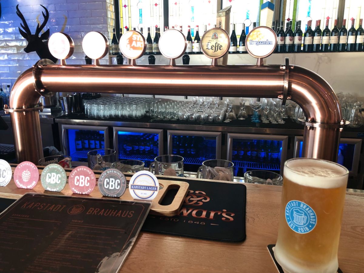 みんなと一旦別れたあと、
お目当のオシャレタイマッサージ店へ行くとあいにく...