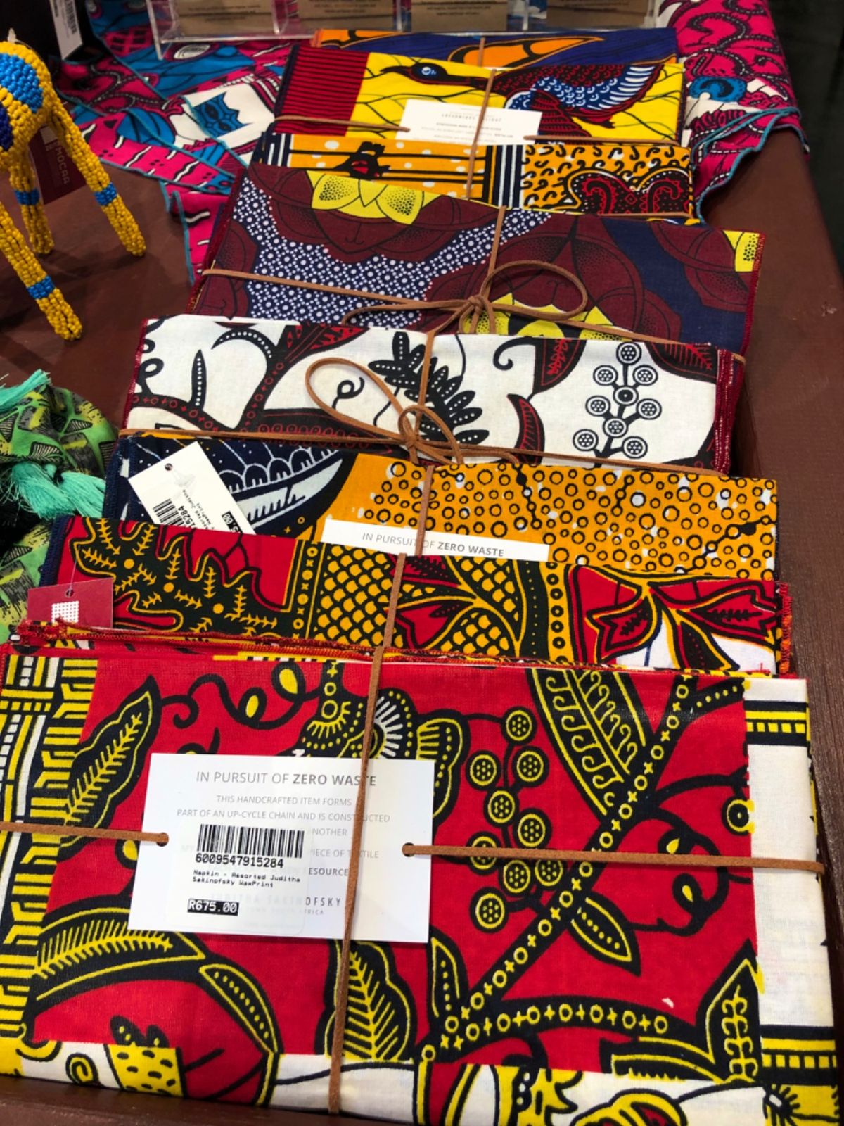 みんなと一旦別れたあと、
お目当のオシャレタイマッサージ店へ行くとあいにく...