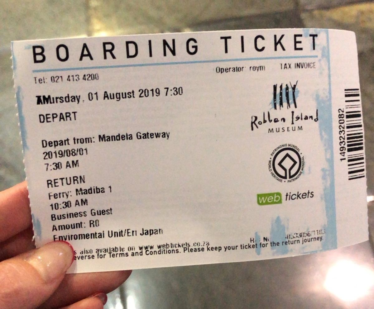 4日目の朝、やっと、やっと、やっとロベン島行きの⛴が出航🙌
私達はペンギン...