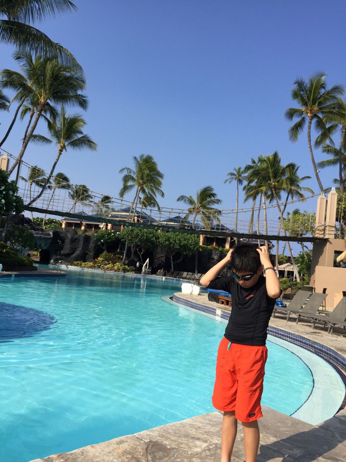 おはようございます。 起きてカーテンを開けたらすぐそこには魅力的なプール✨...