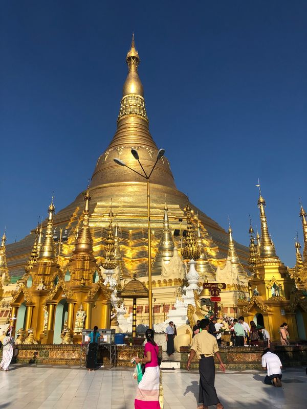ミャンマー・ヤンゴン「ミャンマー🇲🇲 ヤンゴン」の写真：シェンダゴンパゴダ