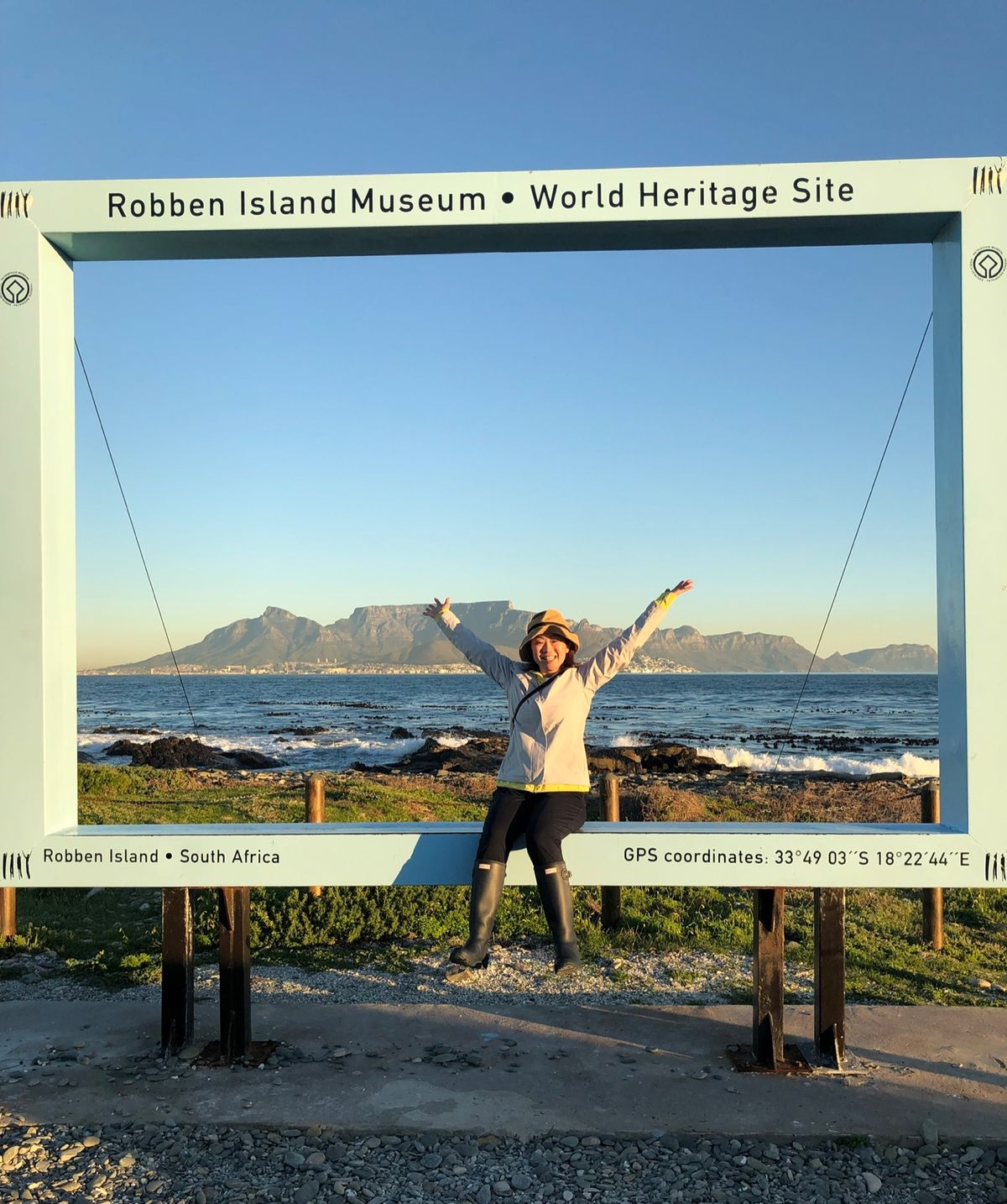 初日のタスクが終わった後に
みんなで集合写真

ここはロベン島ツアーの人達...