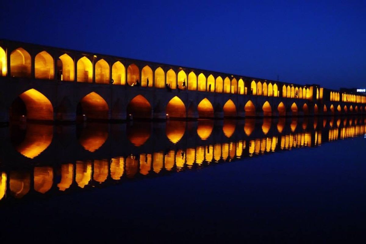 イランの古都エスファハーン。
エマーム広場を始め 美しい建造物が並びます。...