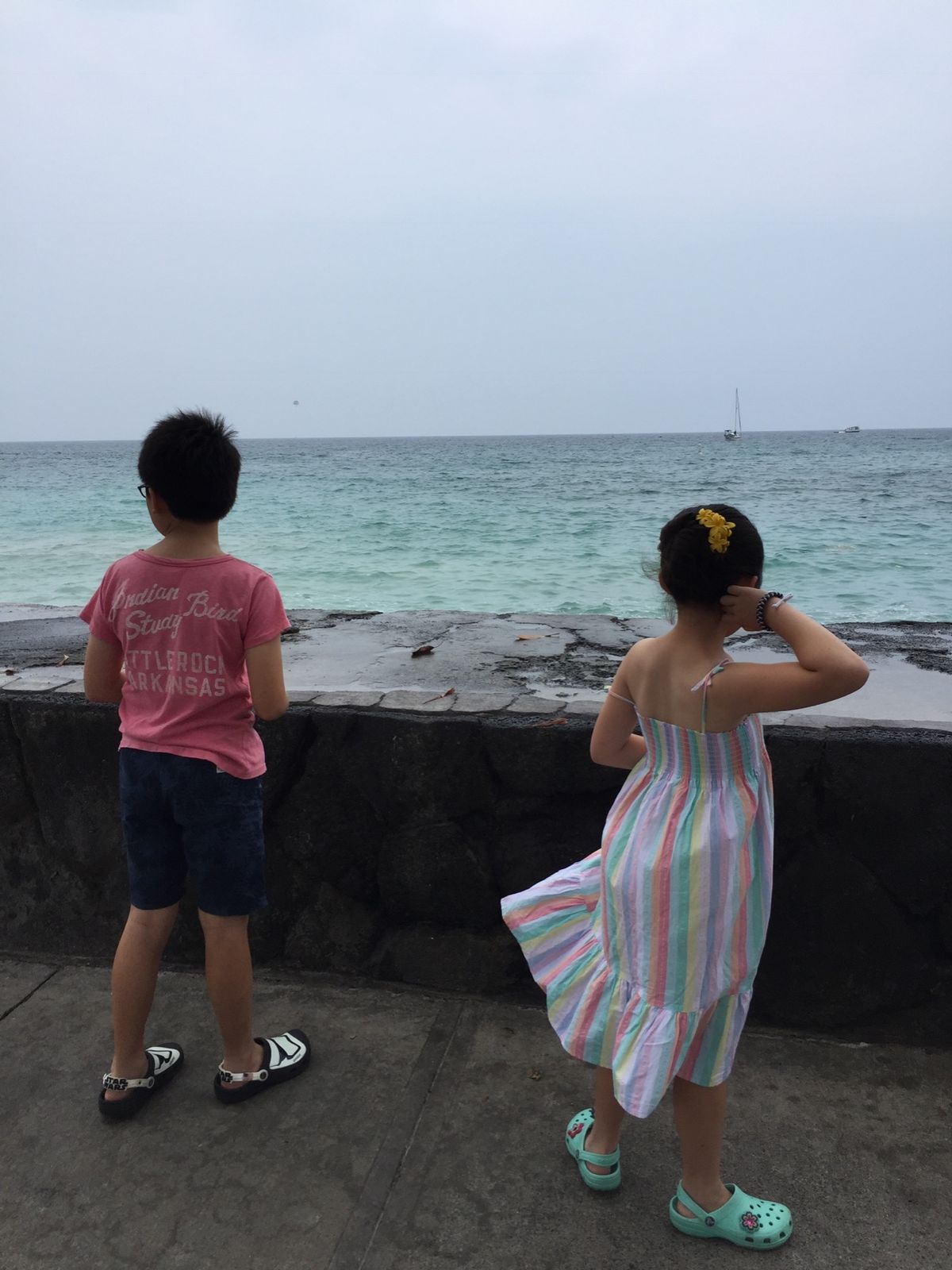 プールを午前中でおしまいにして、午後からは旦那さん憧れの地カイルアコナの街...