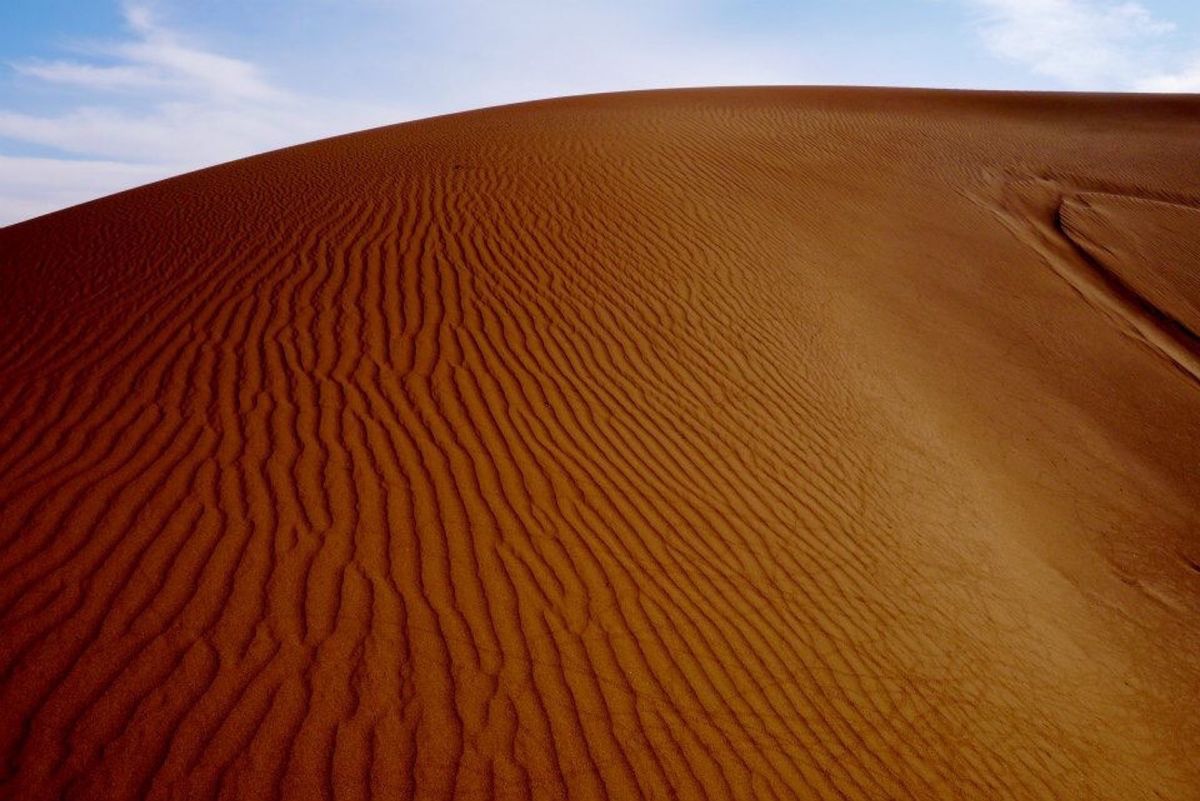 テヘラン南部のカーシャーンという町でタクシーチャーターし、砂漠と塩湖を訪れ...