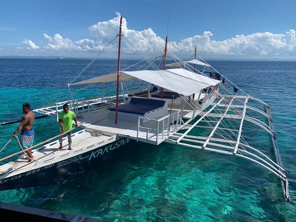 フィリピン・ナルスアン島「セブ島・ジンベイザメとシュノーケリング」の写真:ナルスアン島へはこんなボートで行きました!