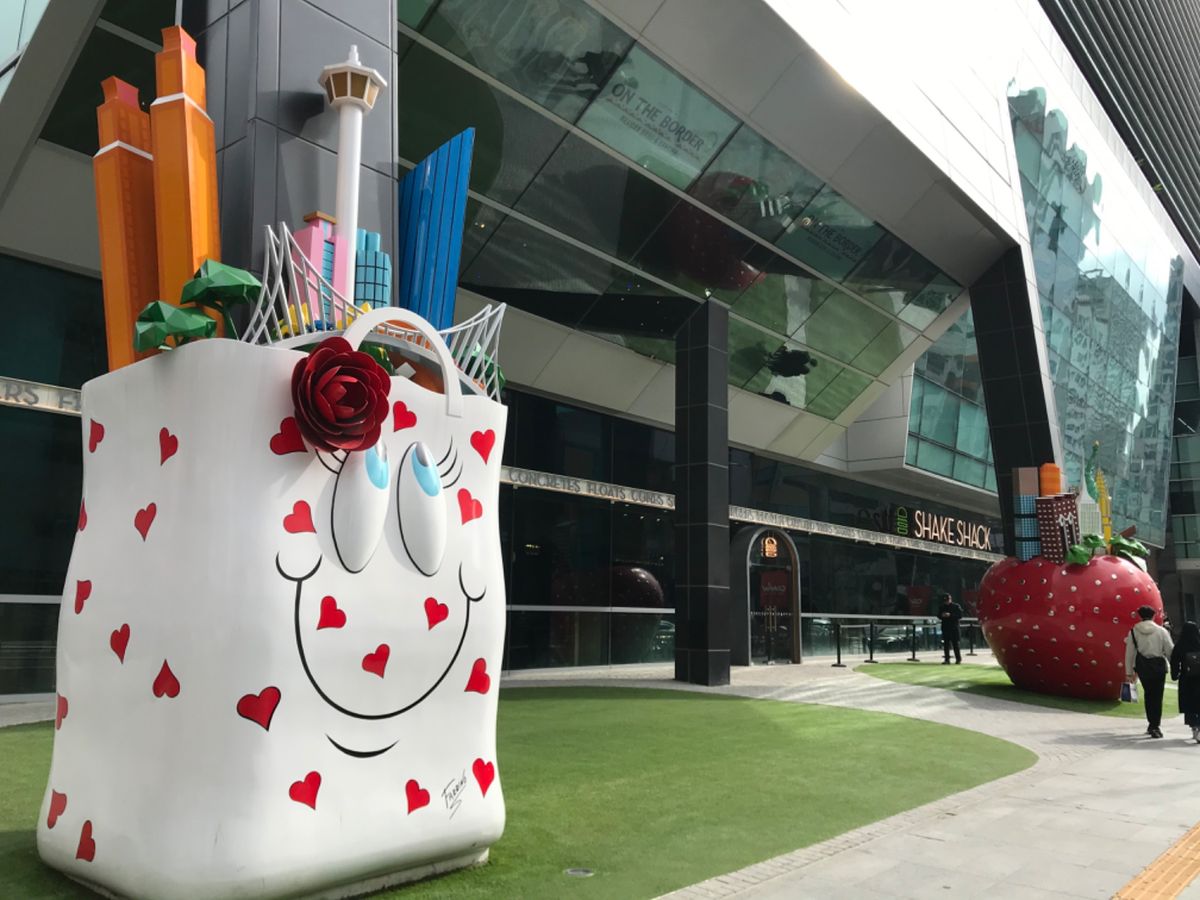 西面の街をぶらぶら散策。