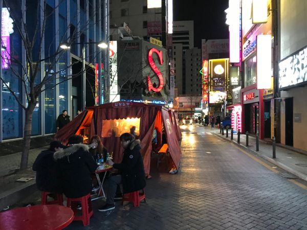 大韓民国 (韓国)・釜山「釜山」の写真：夜の西面の街