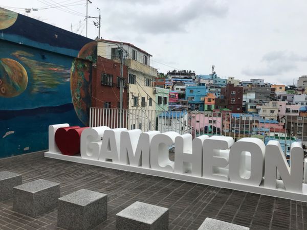 大韓民国 (韓国)・釜山「釜山」の写真：1/25、旧正月の元旦でもお店は開いてい...