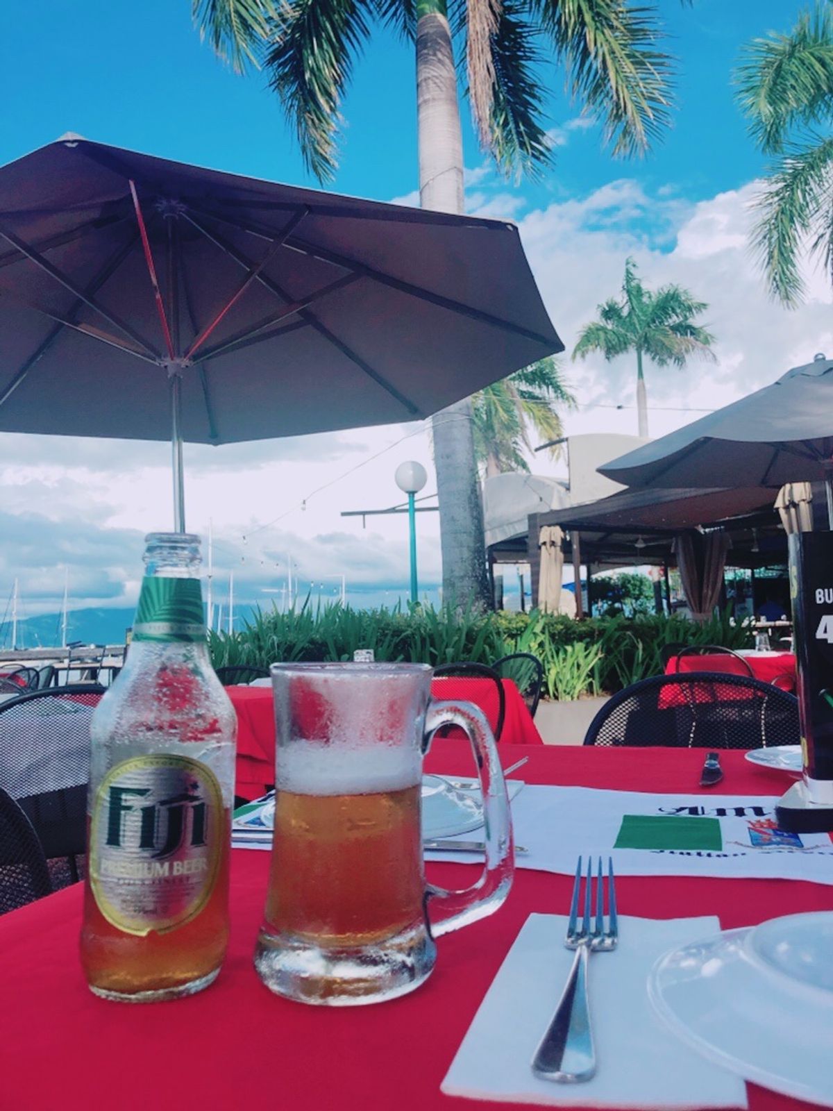 フィジーについたらFijiビール🍺💕
ボートに乗ってロマニアイランド🌴

...