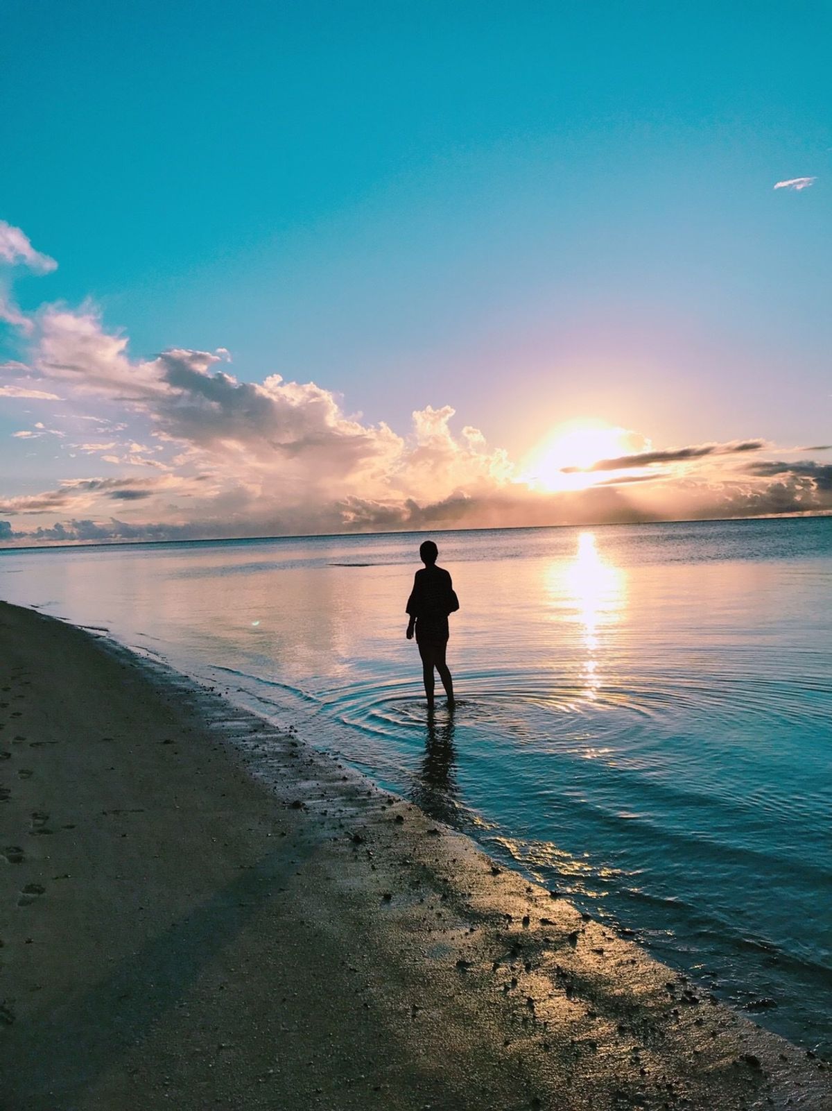 フィジーについたらFijiビール🍺💕
ボートに乗ってロマニアイランド🌴

...