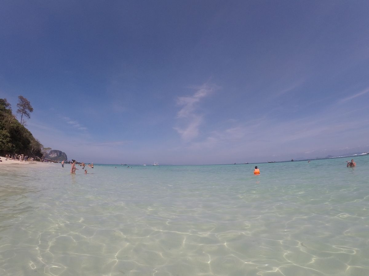 きれいな海と美味しい料理が食べられて満足な旅でした🤭💕
パトンビーチの夜は...