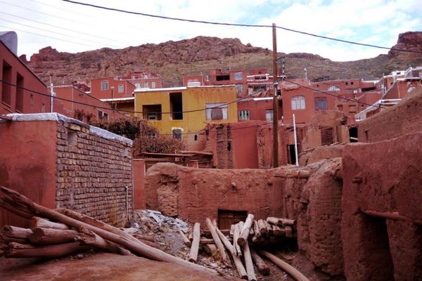 イラン・イスラム共和国・Shiraz「コーカサス旅(イラン)」の写真：カーシャーンという町の近くにアブヤーネ村...